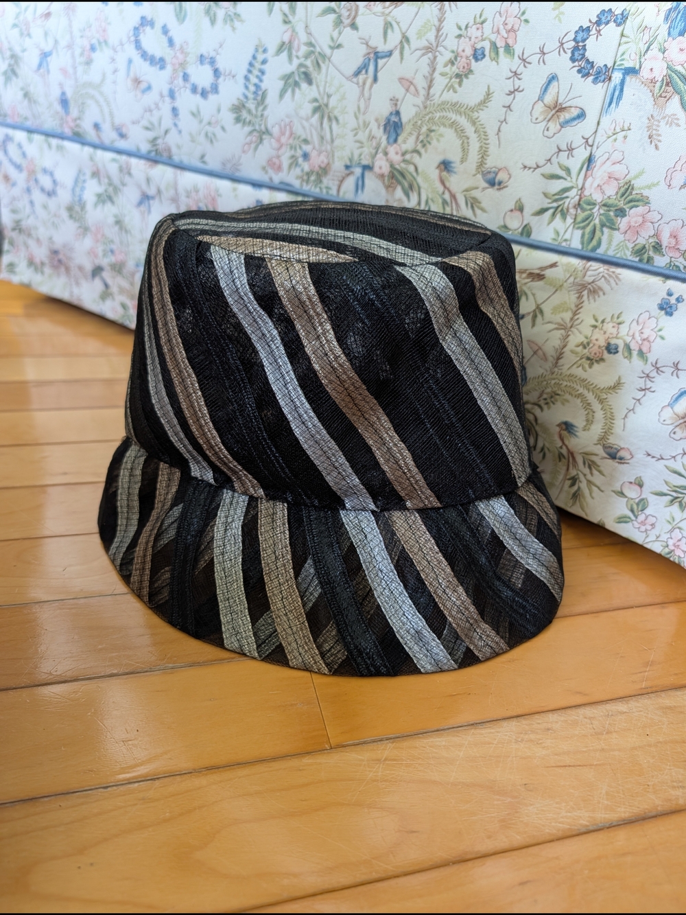 Vtg Mr.John Boutique Bucket Hat